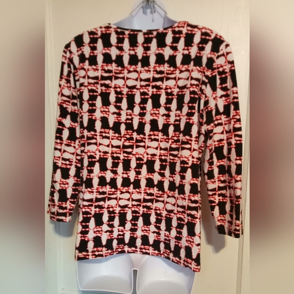 🛍️ BUNDLE ONLY 🛍️Lark Lane Chic Black and Red Patterned Blouse - Picture 4 of 6